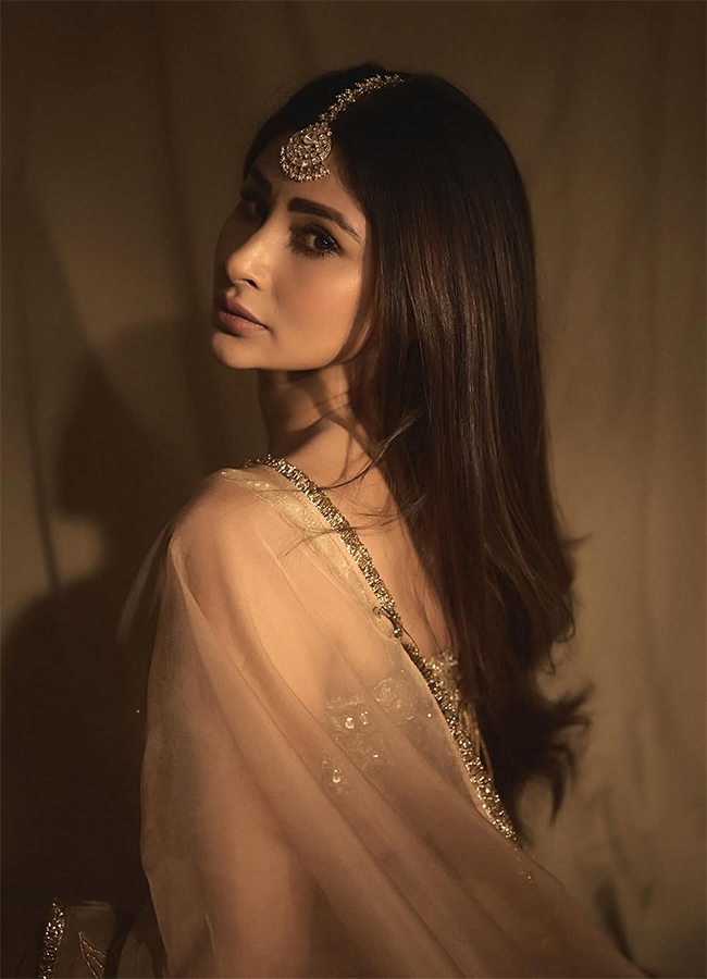 Actress_20Mouni_20Roy_20Latest_20Pics__20_2818_29.jpg 18