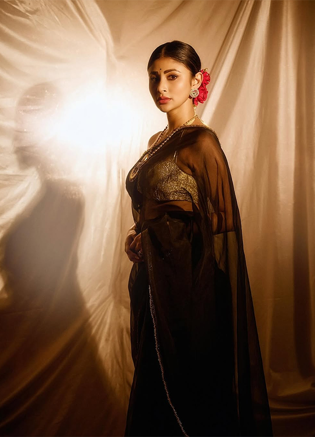 Actress_20Mouni_20Roy_20Latest_20Pics__20_282_29.jpg 2
