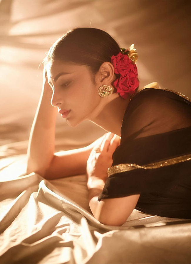 Actress_20Mouni_20Roy_20Latest_20Pics__20_283_29.jpg 3