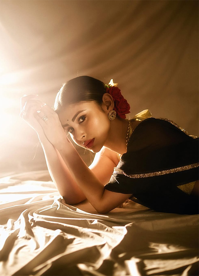 Actress_20Mouni_20Roy_20Latest_20Pics__20_284_29.jpg 4