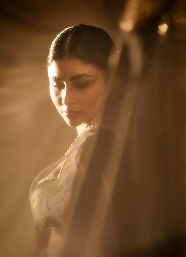 Actress_20Mouni_20Roy_20Latest_20Pics__20_285_29.jpg 5