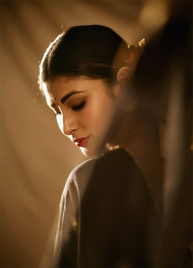 Actress_20Mouni_20Roy_20Latest_20Pics__20_287_29.jpg 7