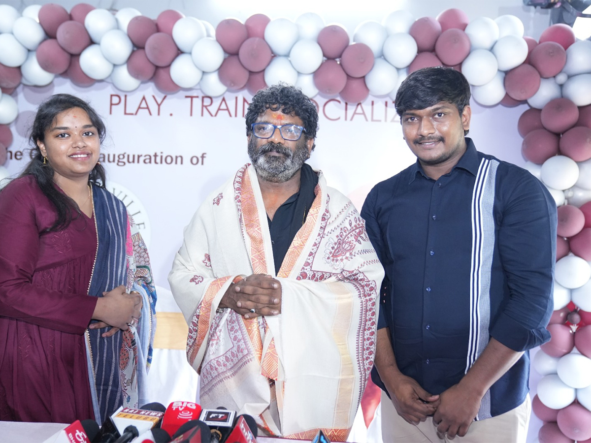 Lyricist_20Chandrabose_20Inaugurates_20Doggy_20Ville_20at_20Banjara_20Hills_20Hyderabad__20_2810_29.jpg 10