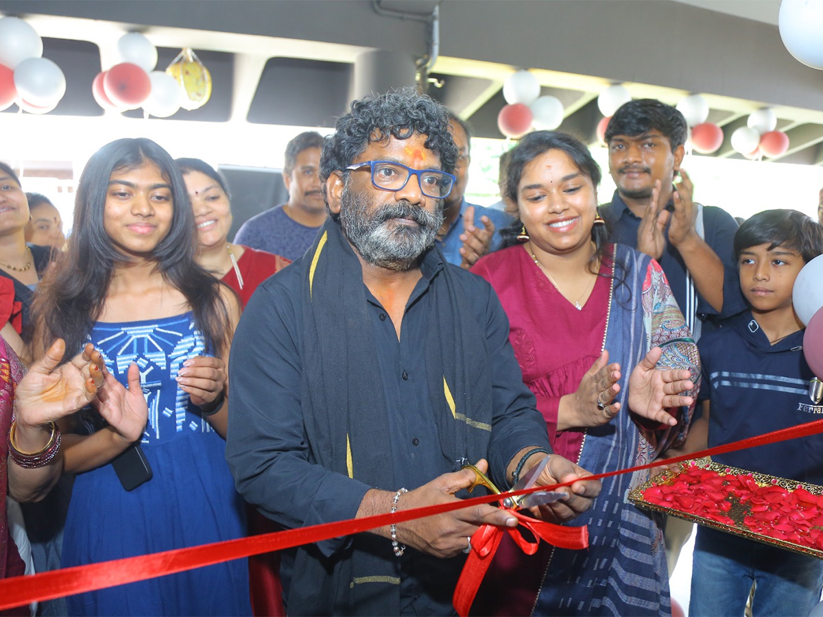 Lyricist_20Chandrabose_20Inaugurates_20Doggy_20Ville_20at_20Banjara_20Hills_20Hyderabad__20_281_29.jpg 1