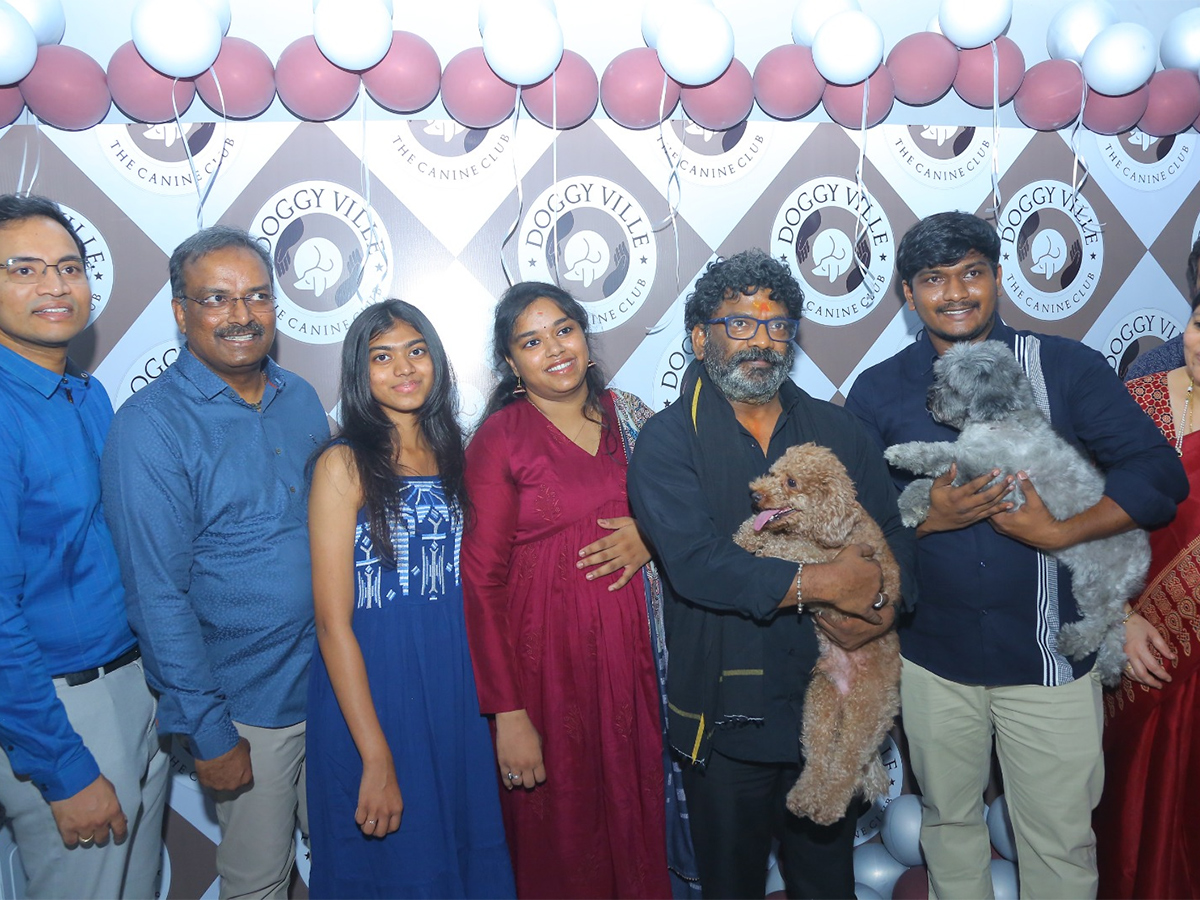 Lyricist_20Chandrabose_20Inaugurates_20Doggy_20Ville_20at_20Banjara_20Hills_20Hyderabad__20_285_29.jpg 5