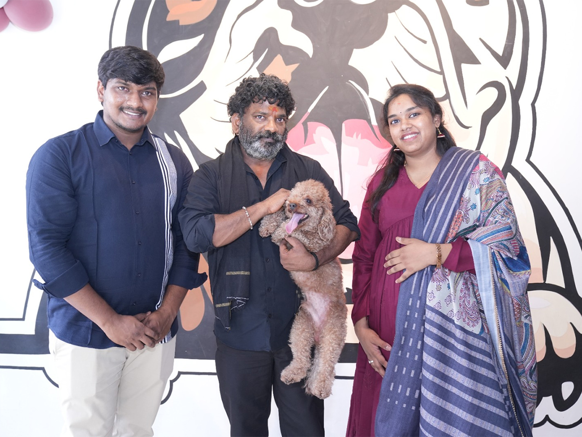 Lyricist_20Chandrabose_20Inaugurates_20Doggy_20Ville_20at_20Banjara_20Hills_20Hyderabad__20_287_29.jpg 7