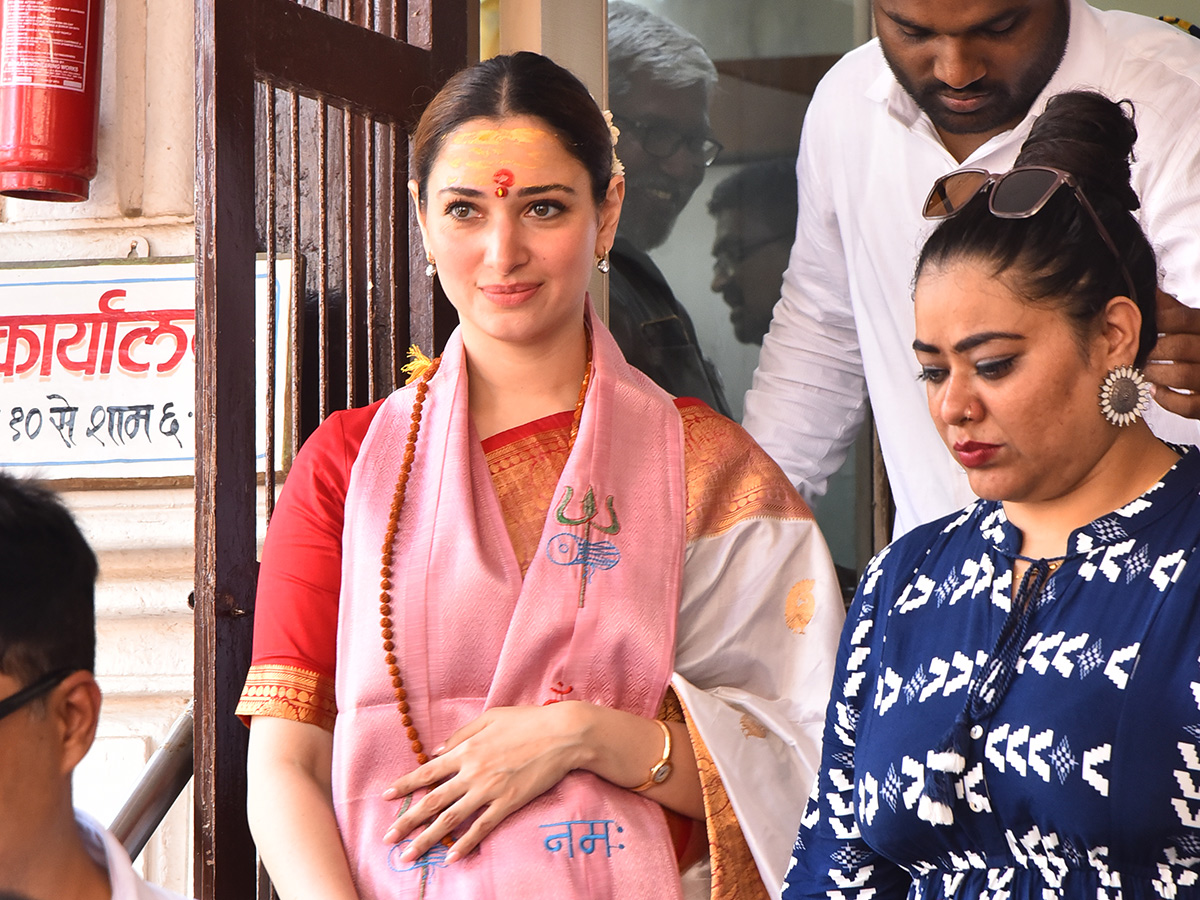 Odela_202_20Movie_20Team_20Visited_20Babulnath_20Temple_20Mumbai__20_287_29.jpg 7