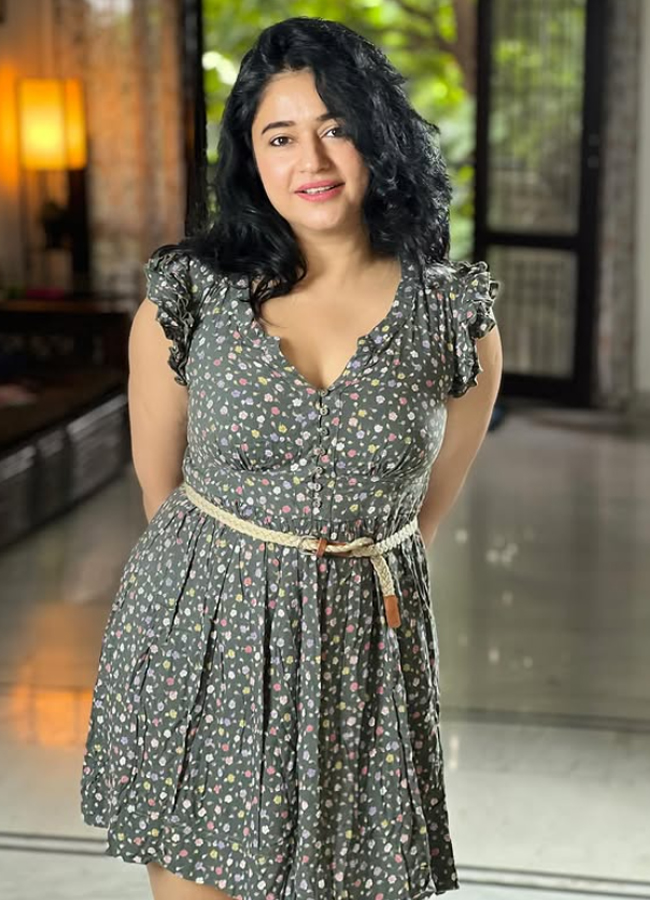 Poonam_20Bajwa_20Mind_20Blowing_20Photo_20Stills_20_289_29.jpg 10