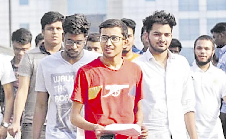 STUDENTS-2.jpg