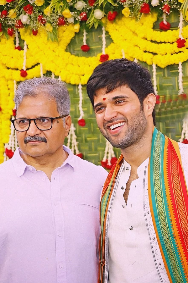 Vijay_20Devarakondas_20sweetest_20birthday_20wish_20for_20Father_20Devarakonda_20Photos_20_286_29.jpg 7