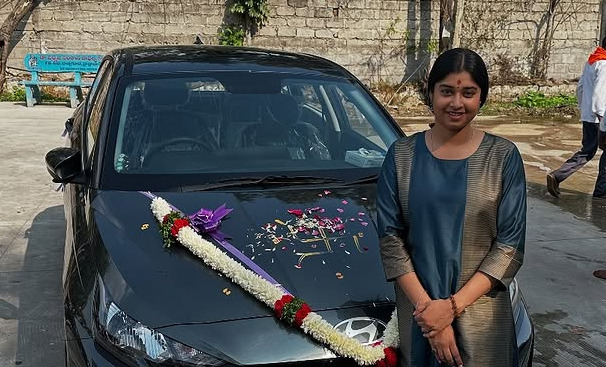 shrasti-verma-new-car.jpg