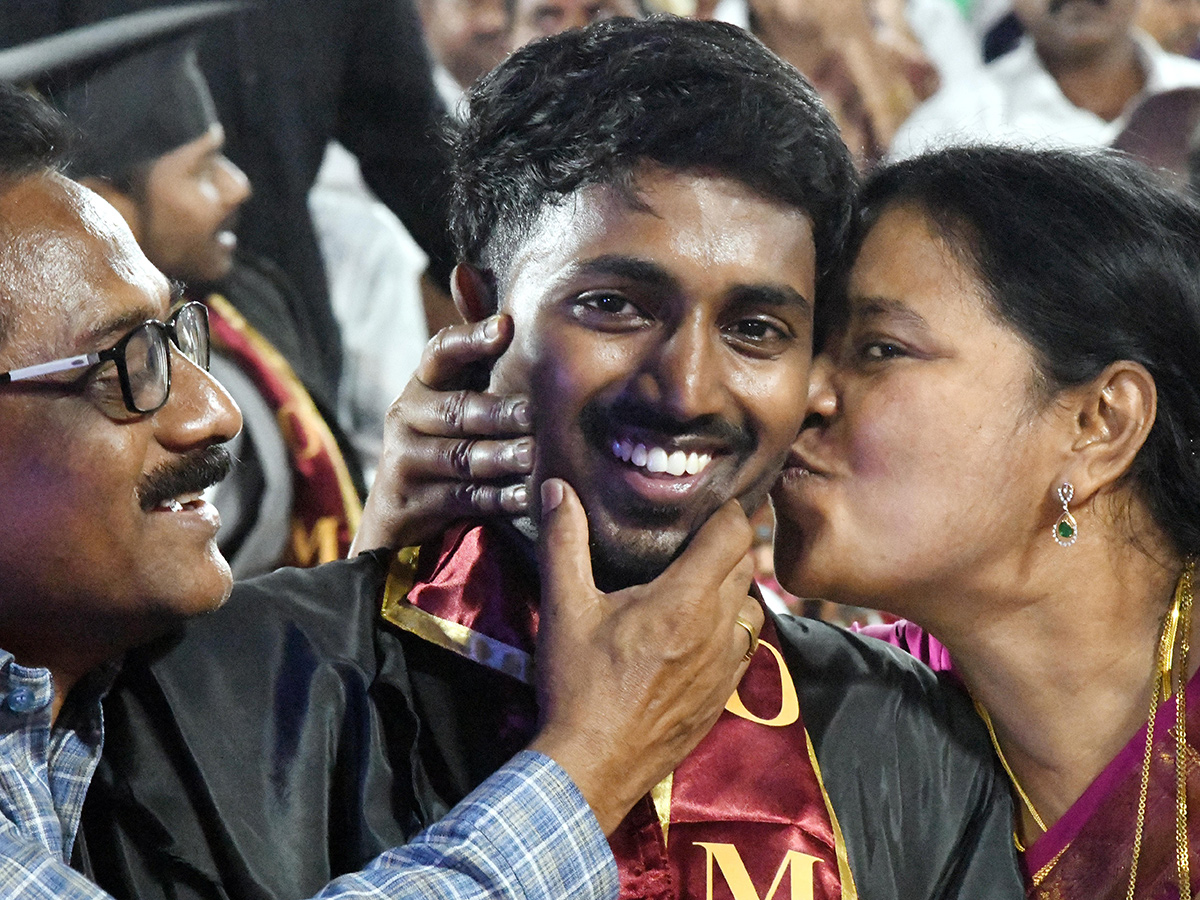 Osmania_20Medical_20College_20graduation_20ceremony_20held_20in_20grand_20style__20_283_29.jpg 3