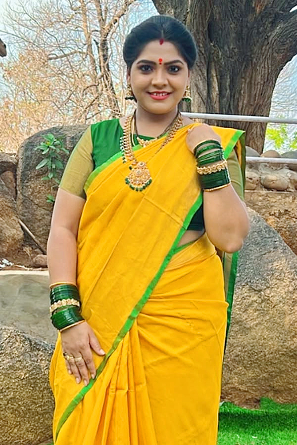 Serial_20Actor_20Sai_20Kiran_20Wife_20Sravanthi_20Shares_20Beautiful_20Pictures_20On_20Social_20Media_20_287_29.jpg 8
