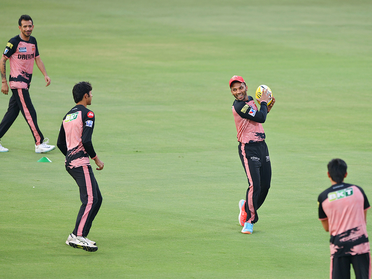 srh_20vs_20pbks_20match_20uppal_20stadium_20hyderabad_20photos__20_288_29.jpg 8