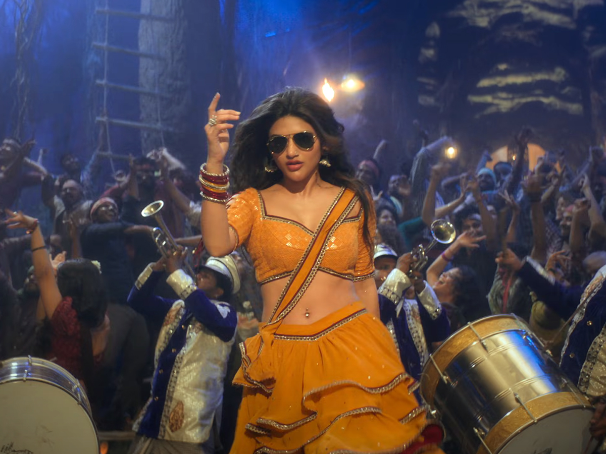 Raviteja_20movie_20new_20song7.jpg 8