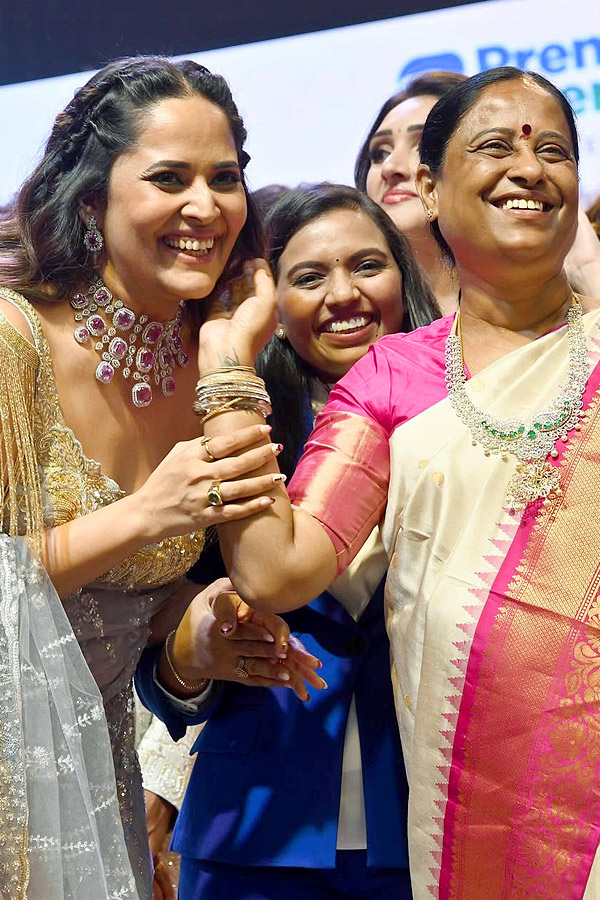 Actress_20Anasuya_20Bharadwaj_20Ramp_20Walk_20On_20Stage_20At_20Teach_20For_20Change_20Event_20In_20Hyderabad_20Photos_20_281_29.jpg 2