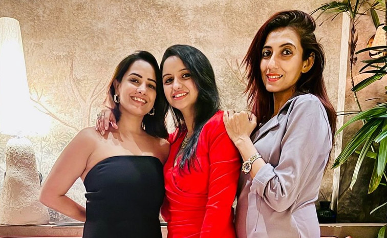 Anita_20Hassanandani_2044th_20Birthday_20Celebrations_20Photos_20_289_29.jpg 10