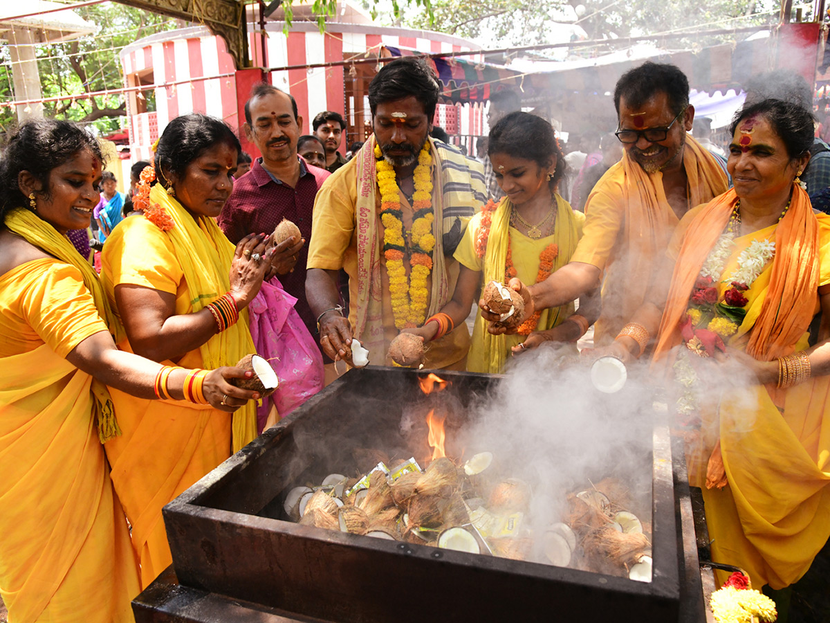 Karakachettu_20Polamamba_20Jatara_20Held_20Grandly_20Vizag_20Photos__20_2811_29.jpg 11
