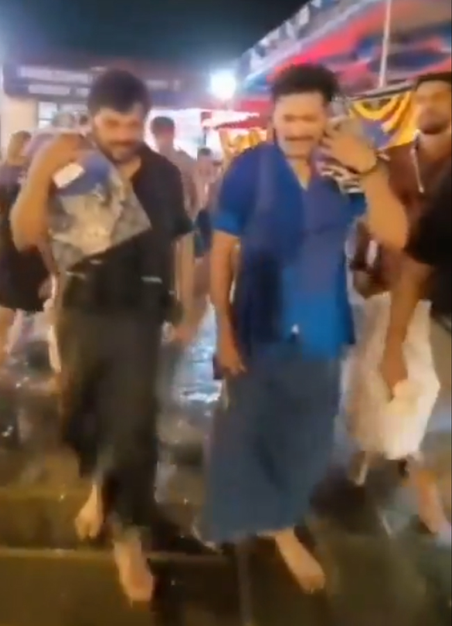 Karthee_20at_20Sabarimala1.jpg 2