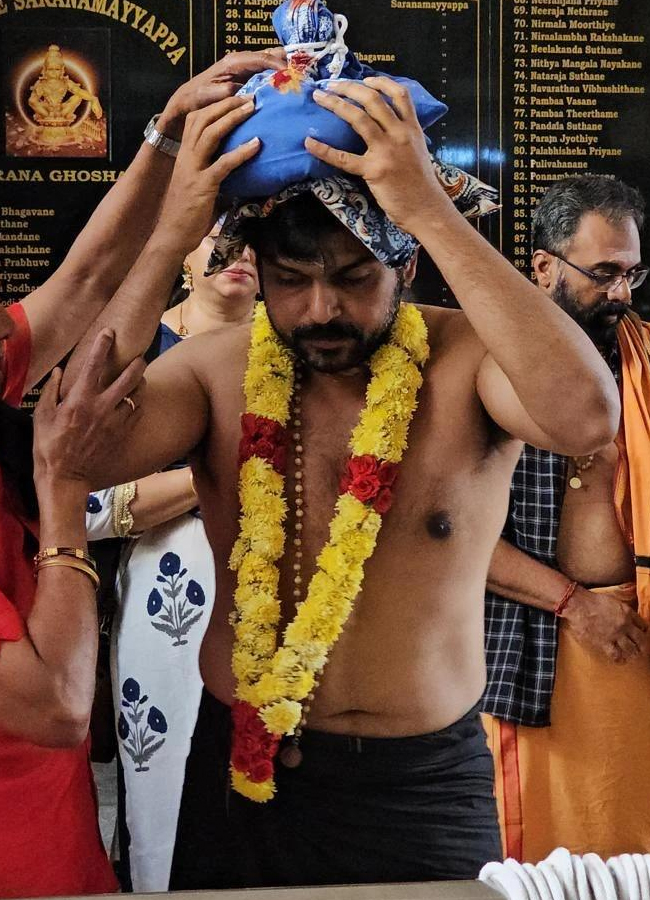 Karthee_20at_20Sabarimala11.jpg 13