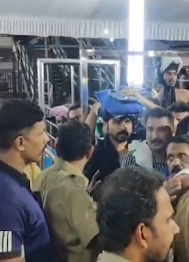 Karthee_20at_20Sabarimala6.jpg 7