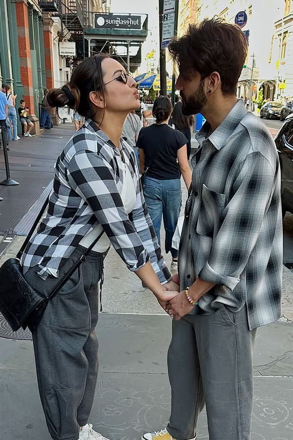 Sonakshi_20Sinha_20SLAMS_20Troll_20Claiming_20Her_20Divorce_20From_20Zaheer_20Iqbal_20Photos_20_283_29.jpg 5