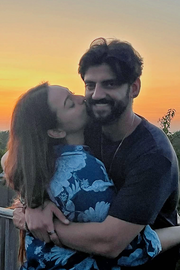 Sonakshi_20Sinha_20SLAMS_20Troll_20Claiming_20Her_20Divorce_20From_20Zaheer_20Iqbal_20Photos_20_284_29.jpg 6