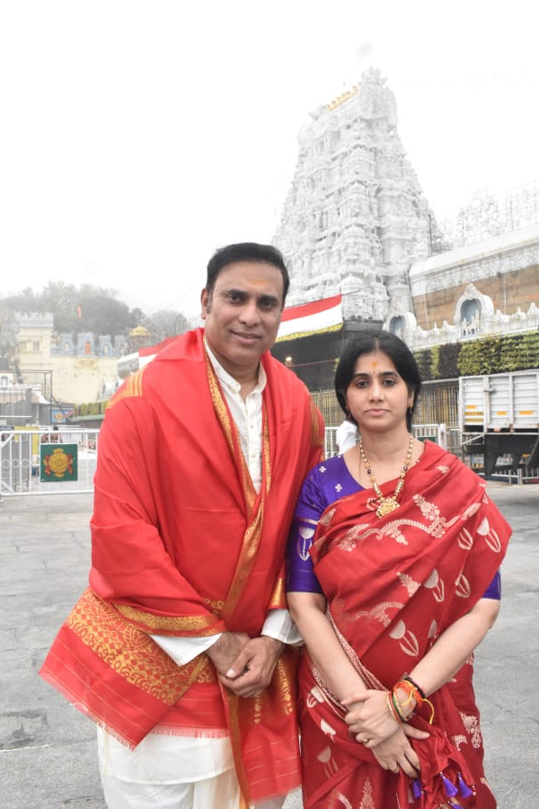 VVS_20Laxman_20Visits_20Tirumala_20Temple_20With_20Wife_20Photos_20_281_29.jpg 2