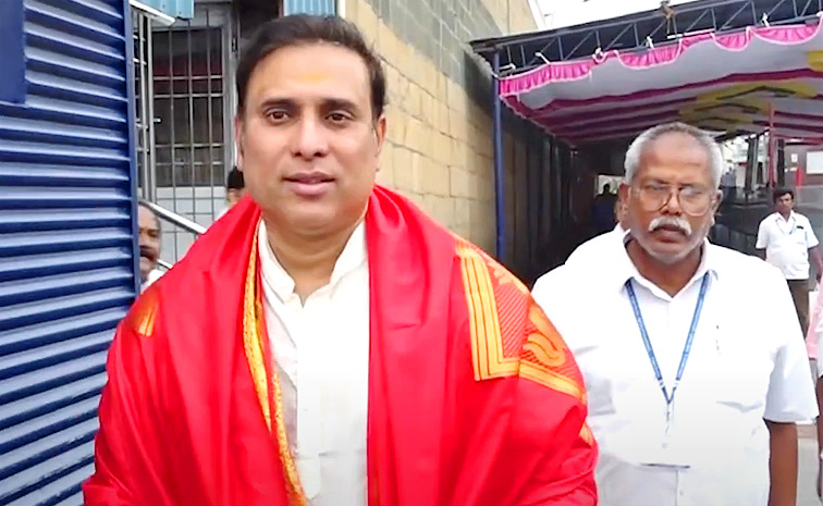 VVS_20Laxman_20Visits_20Tirumala_20Temple_20With_20Wife_20Photos_20_287_29.jpg 8