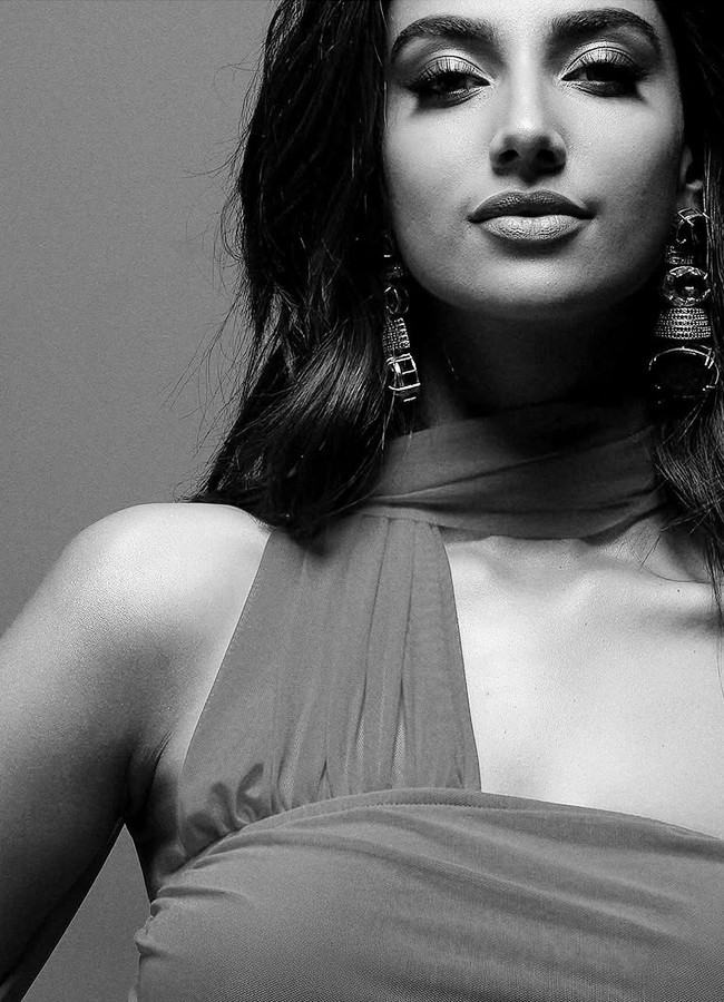 Meenakshi_20choudary5.jpg 6