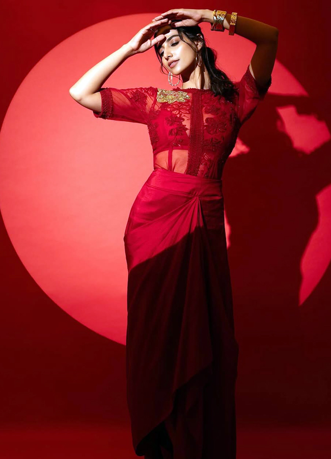 Meenakshi_20choudary7.jpg 8