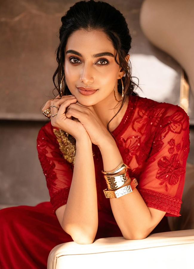 Meenakshi_20choudary9.jpg 10