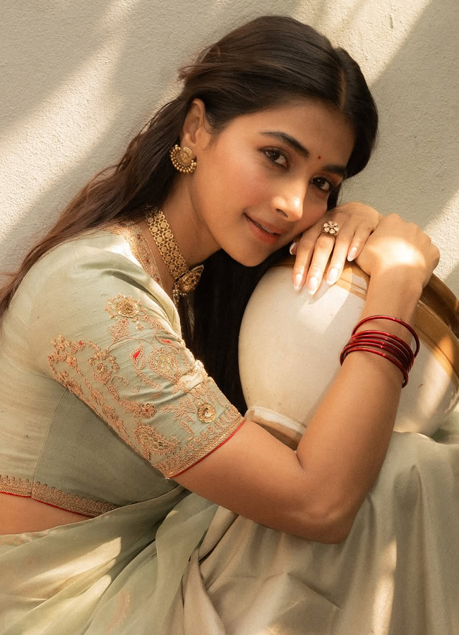 Poojahegde10.jpg 11