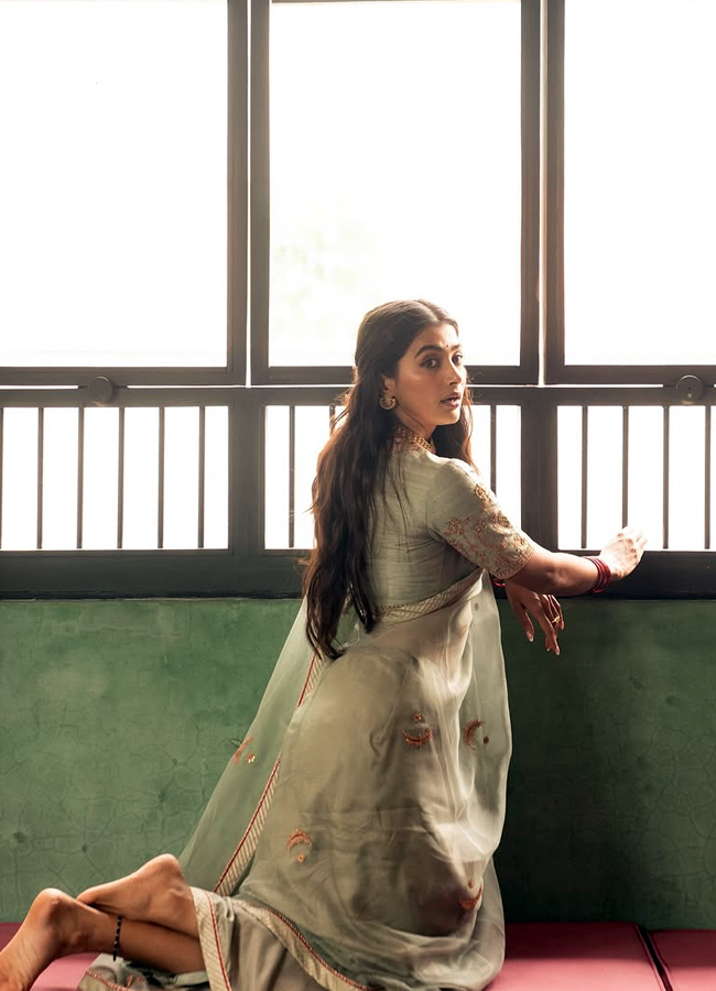 Poojahegde14.jpg 15