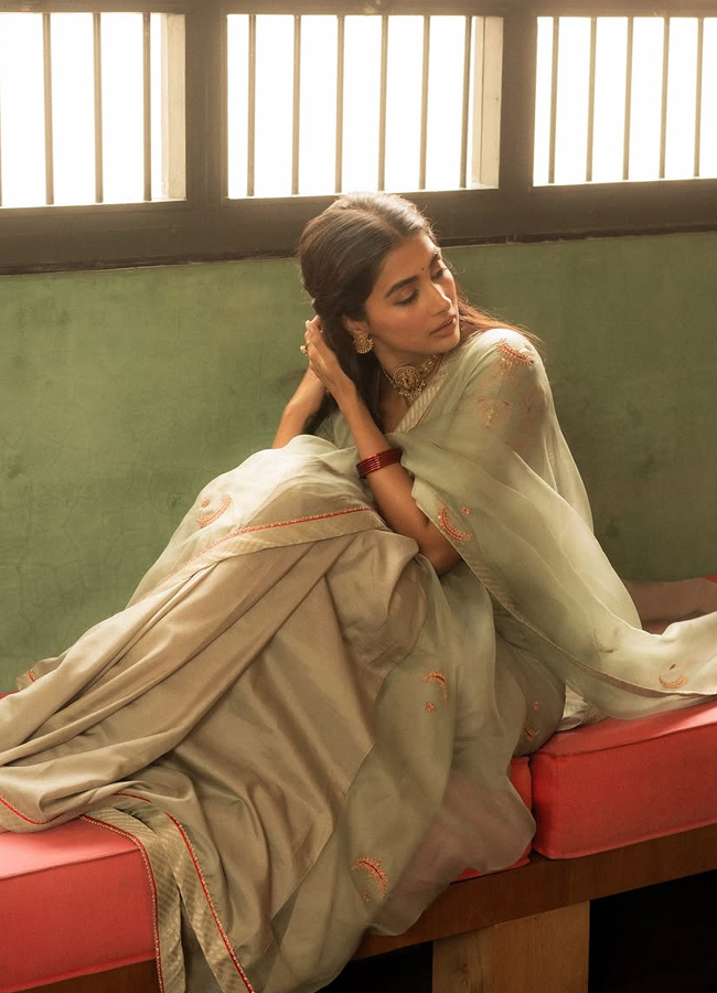 Poojahegde4.jpg 5