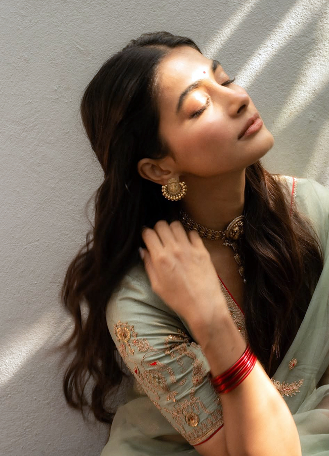 Poojahegde5.jpg 6