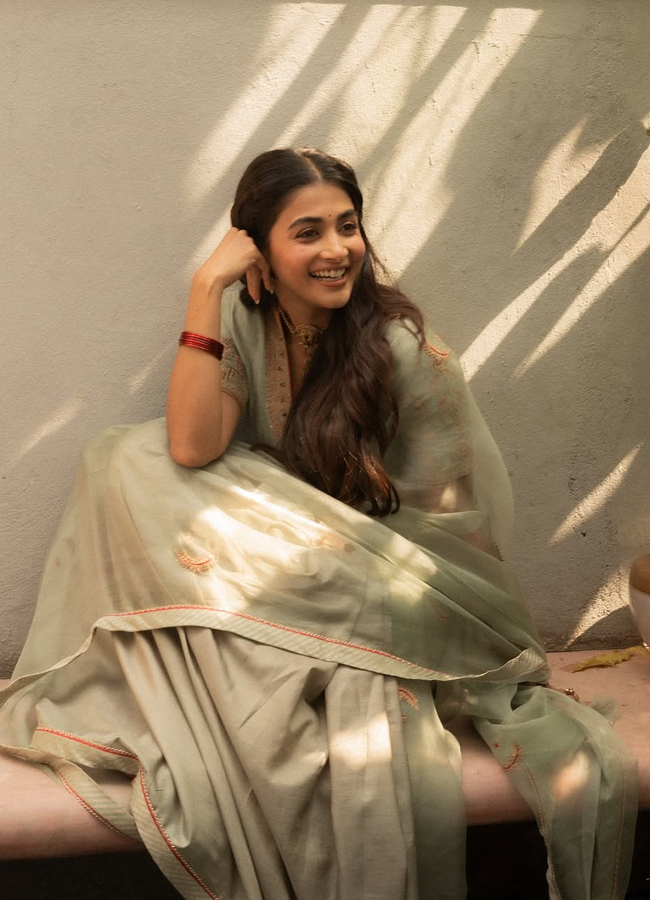Poojahegde6.jpg 7