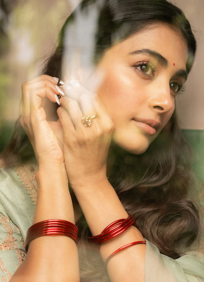 Poojahegde8.jpg 9