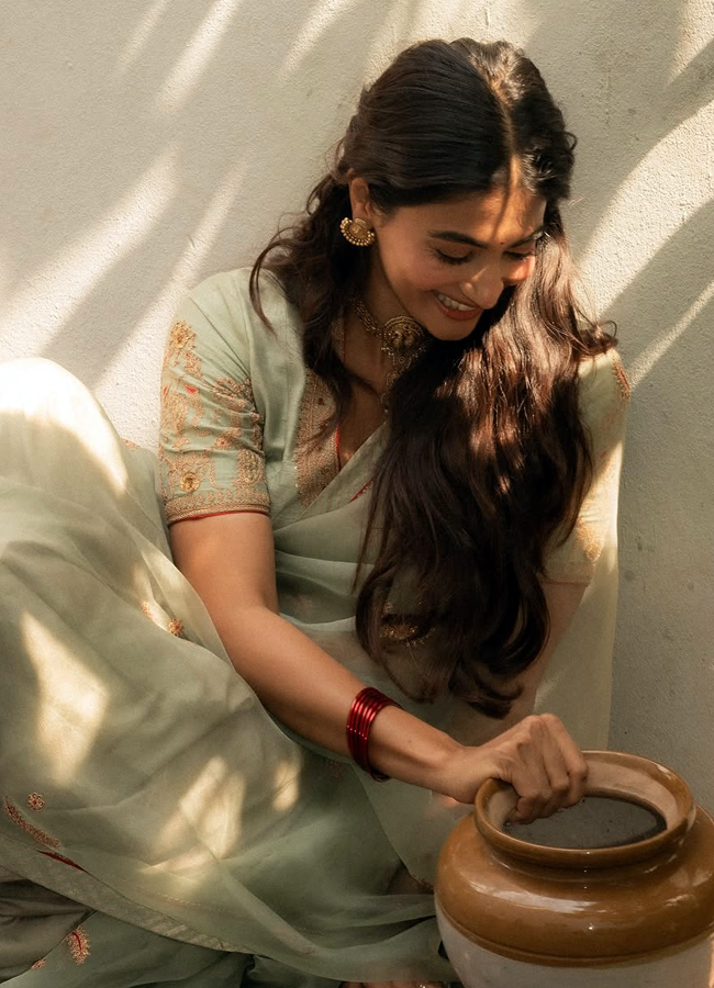 Poojahegde9.jpg 10