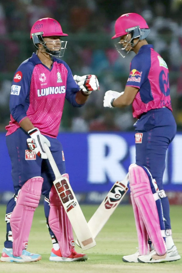 14-year_20old_20Vaibhav_20Suryavanshi_20smashes_20His_20first_20IPL_20Delivery_20for_20SIX_20Photos_20_2810_29.jpg 10