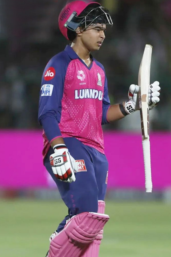 14-year_20old_20Vaibhav_20Suryavanshi_20smashes_20His_20first_20IPL_20Delivery_20for_20SIX_20Photos_20_281_29.jpg 12