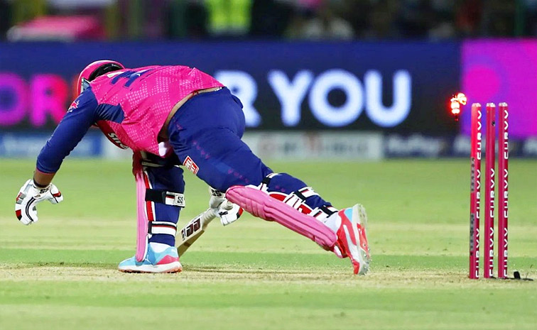14-year_20old_20Vaibhav_20Suryavanshi_20smashes_20His_20first_20IPL_20Delivery_20for_20SIX_20Photos_20_283_29.jpg 3