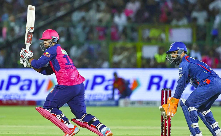 14-year_20old_20Vaibhav_20Suryavanshi_20smashes_20His_20first_20IPL_20Delivery_20for_20SIX_20Photos_20_284_29.jpg 4