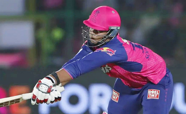 14-year_20old_20Vaibhav_20Suryavanshi_20smashes_20His_20first_20IPL_20Delivery_20for_20SIX_20Photos_20_286_29.jpg 6