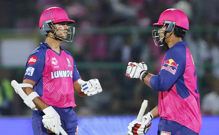 14-year_20old_20Vaibhav_20Suryavanshi_20smashes_20His_20first_20IPL_20Delivery_20for_20SIX_20Photos_20_287_29.jpg 7