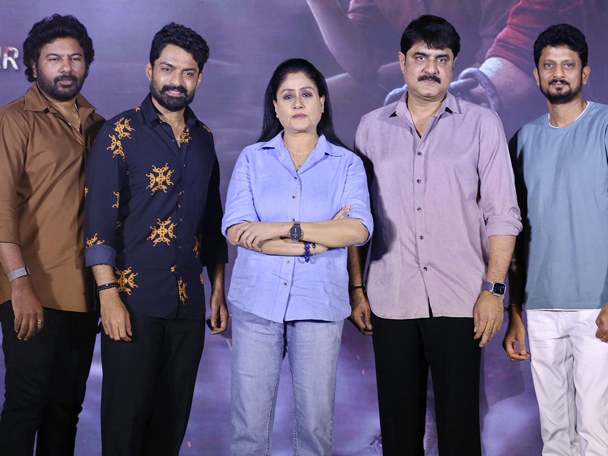 Arjun_20Son_20Of_20Vyjayanthi_20Blockbuster_20Success_20Meet_20Photos__20_2812_29.jpg 12