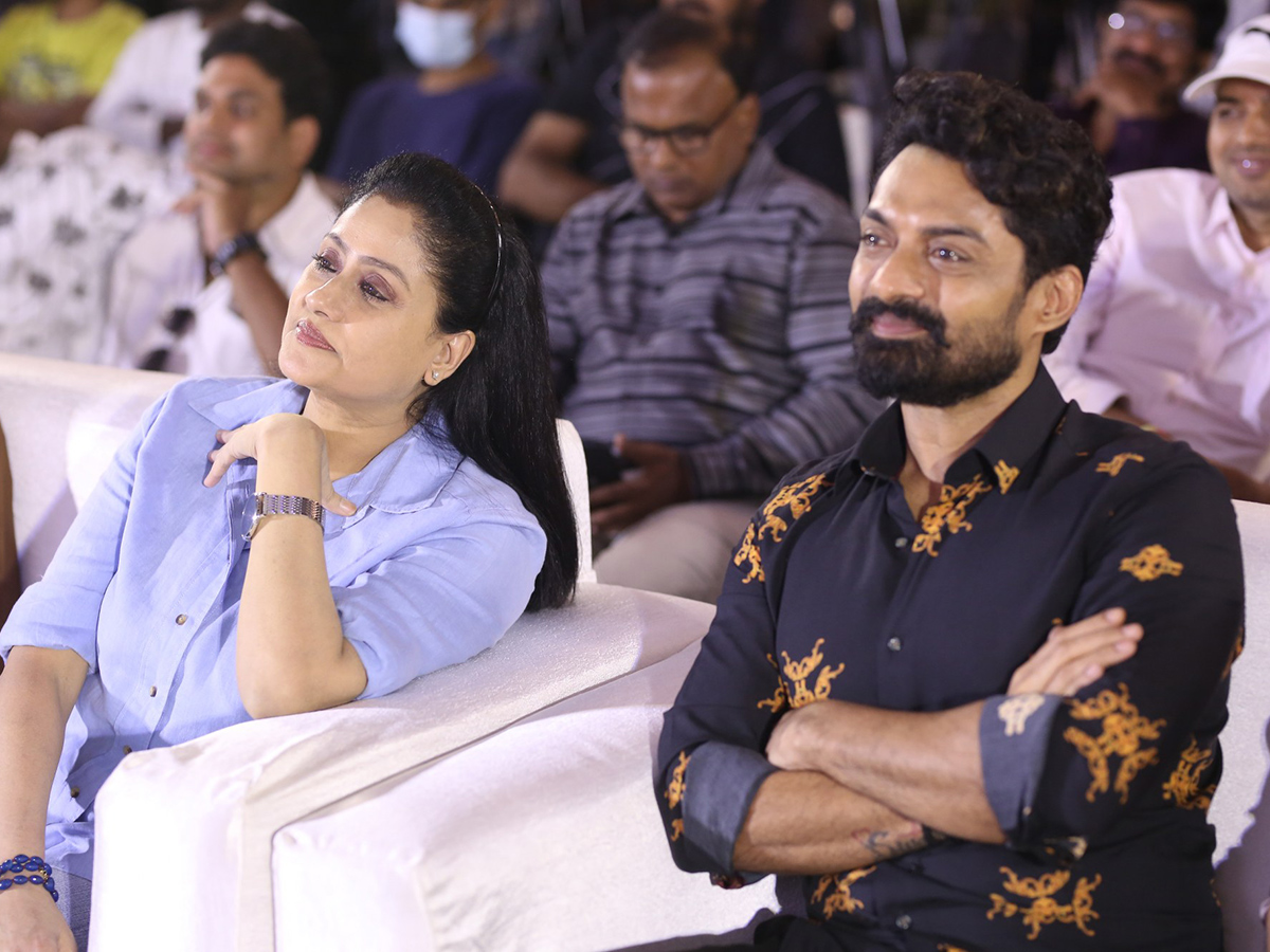 Arjun_20Son_20Of_20Vyjayanthi_20Blockbuster_20Success_20Meet_20Photos__20_2813_29.jpg 13