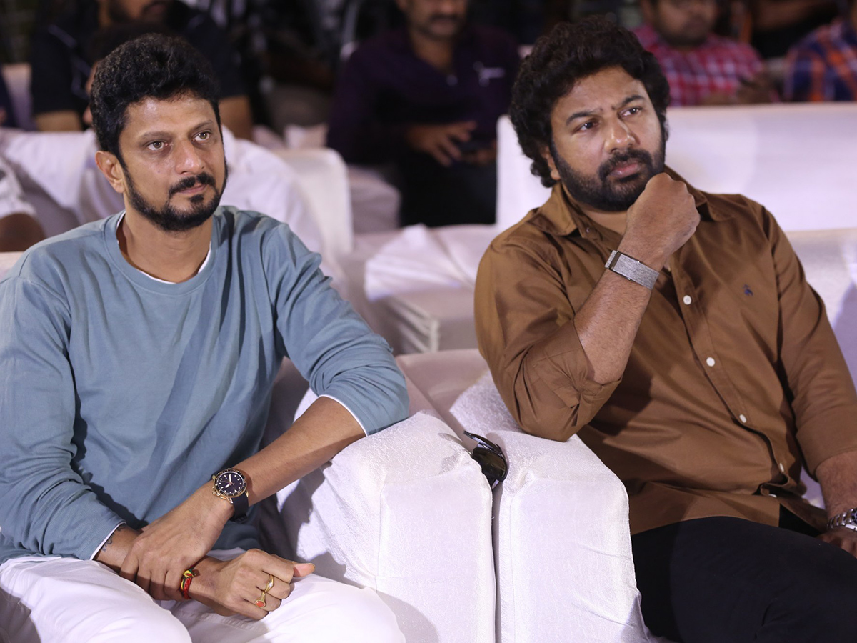 Arjun_20Son_20Of_20Vyjayanthi_20Blockbuster_20Success_20Meet_20Photos__20_2817_29.jpg 17