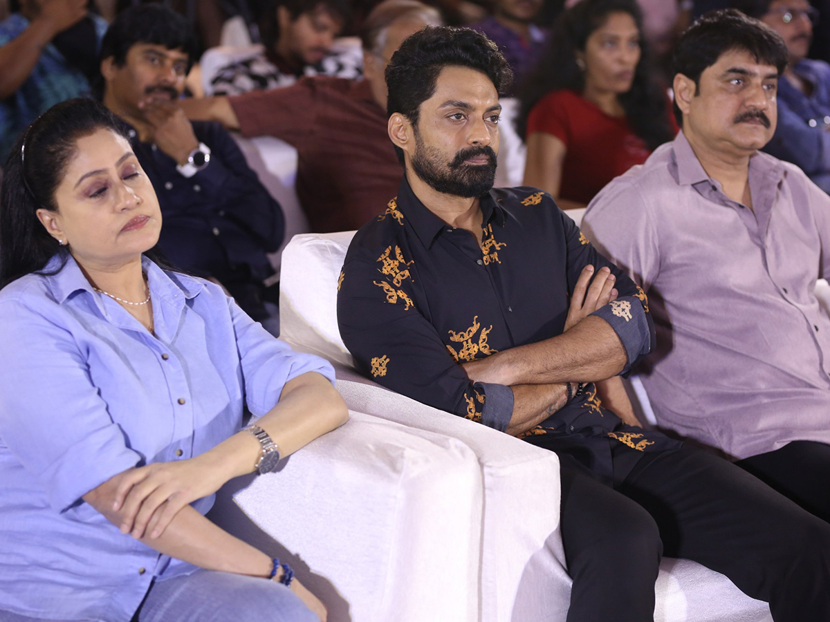 Arjun_20Son_20Of_20Vyjayanthi_20Blockbuster_20Success_20Meet_20Photos__20_2818_29.jpg 18