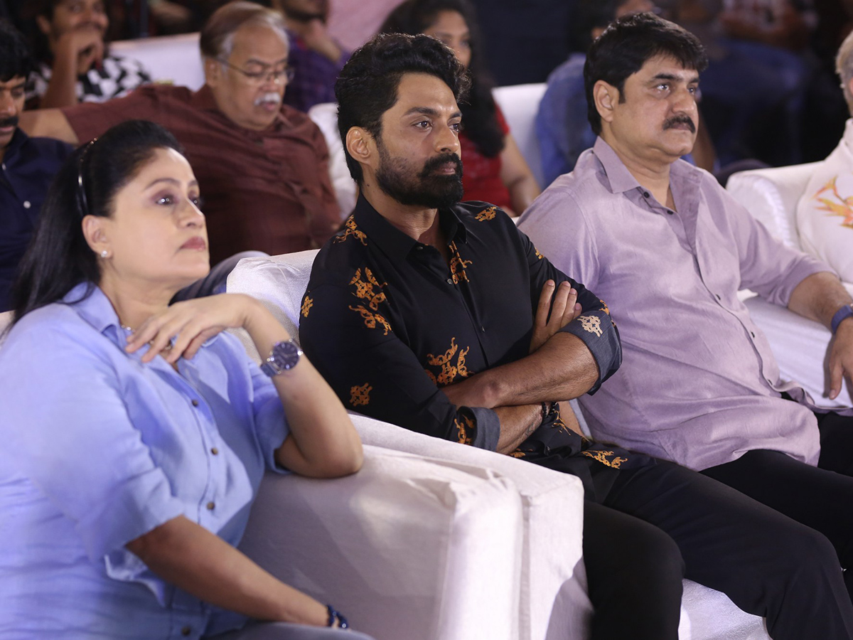 Arjun_20Son_20Of_20Vyjayanthi_20Blockbuster_20Success_20Meet_20Photos__20_2819_29.jpg 19